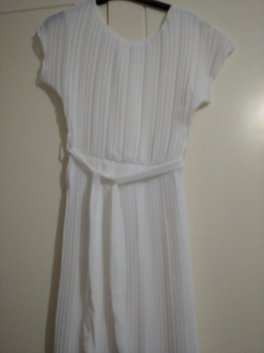 Vestido e um macacão