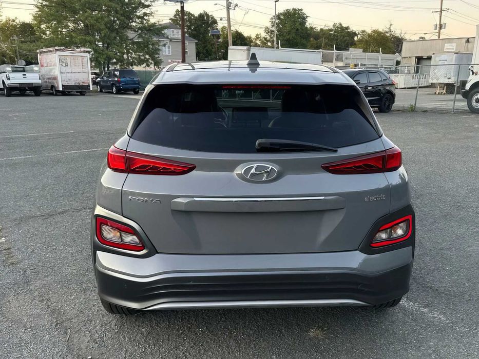 Hyundai Kona      2021