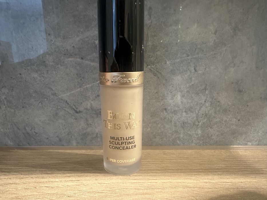 Too Feced korektor Born This Way kolor Almond