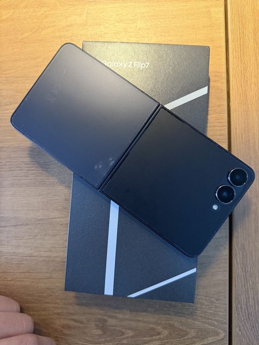 Samsung Z Flip 7 256GB Preto