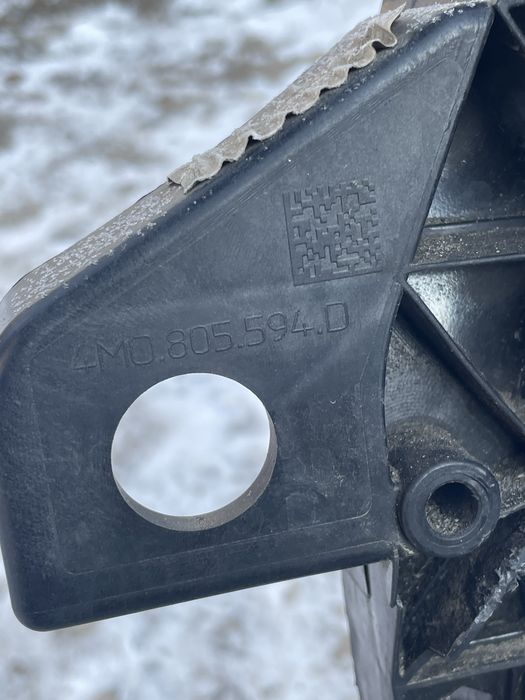 Продам панель радиатора  телевізор Audi Q7 16-19 оригінал 4M0805594B