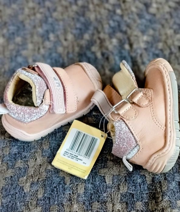 Дитяче взуття для перших кроків, розмір 17.