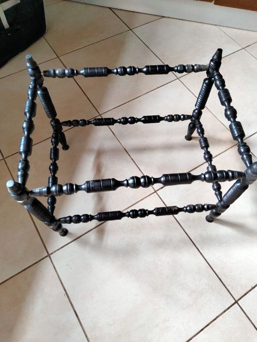 Mesa de apoio em pau preto