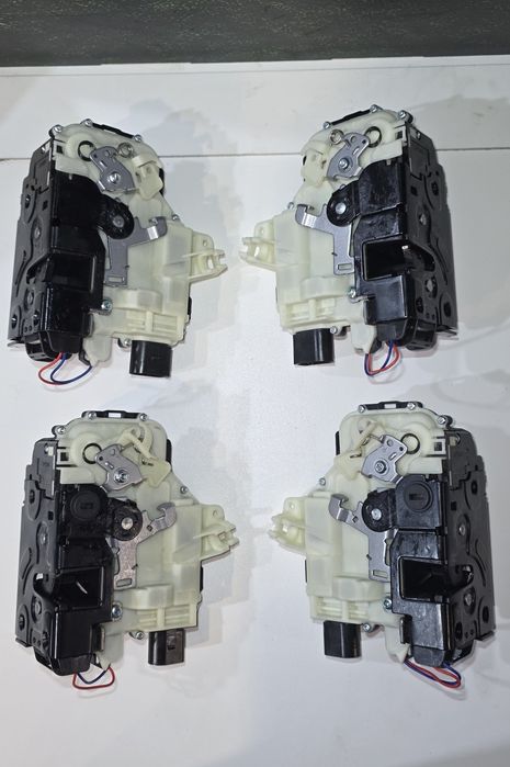 Замок дверей Skoda Octavia Tour Fabia Volkswagen Golf 4 центральний