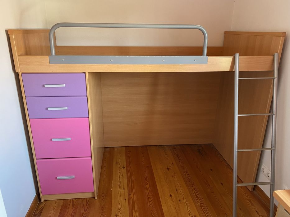 Cama Alta com 4 Gavetas e Escada em Madeira