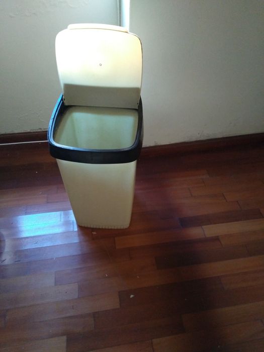 Caixa alta de arrumação