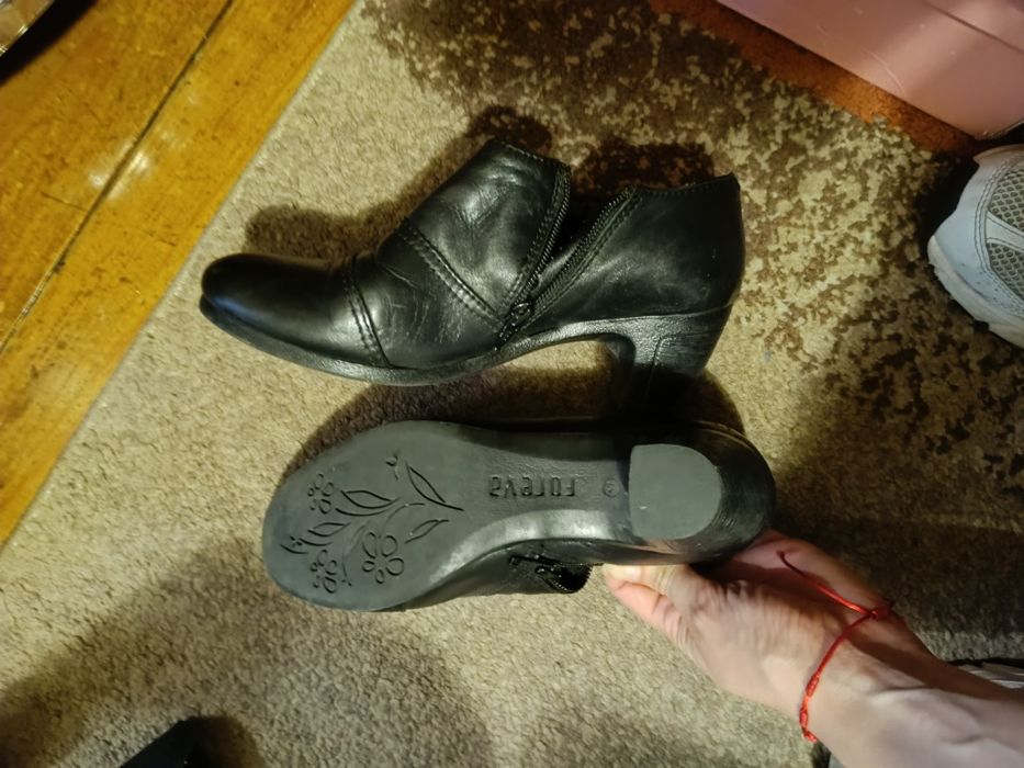 Sapatos pretos senhora