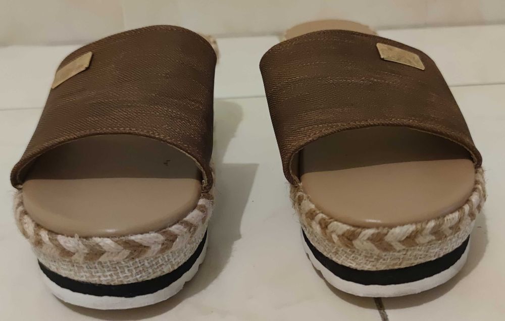 Sapatos - Tamanho 39