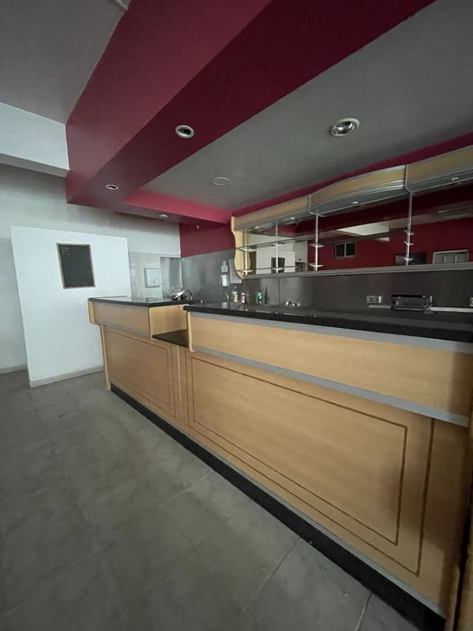 Balcão café grande com arca refrigeração