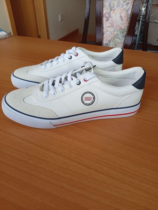 Sapatos brancos Jack e Jones tamanho 43