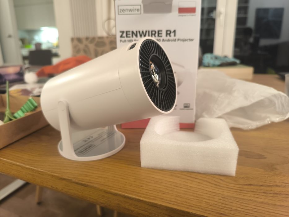 Przenośny mini projektor Zenwire R1 full HD 4k 360 Android rzutnik wif
