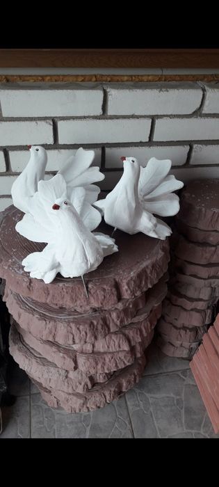 Голуб із бетона для прикраси саду  садові фігури  шар  бетонний
