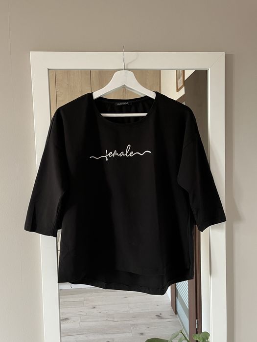 Czarna bluzka z napisem