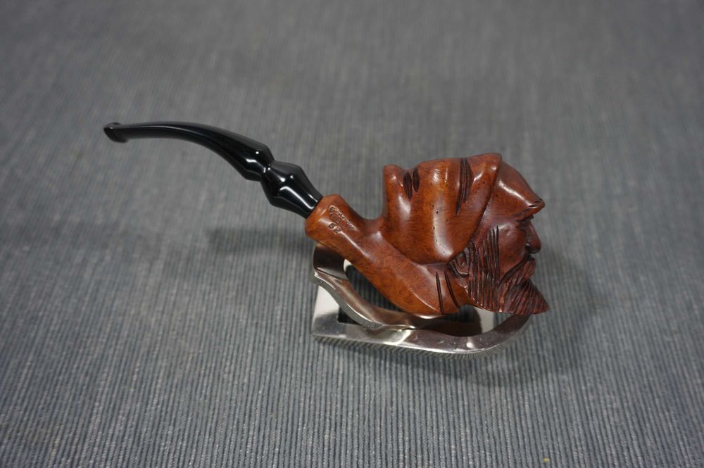 Bonito e antigo cachimbo antropomórfico Butz-Choquin, em urze (França)