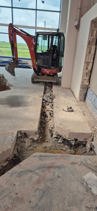 minikoparka z młotem, minikoparka z wiertnicą. RentSerwis wynajem