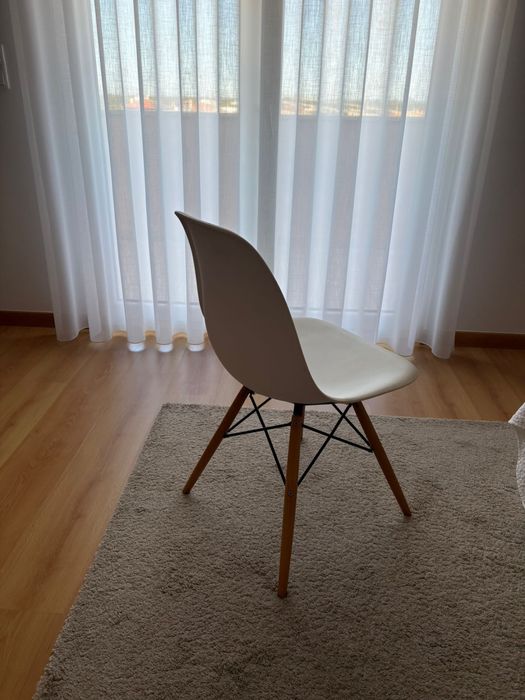 Cadeira Branca versátil