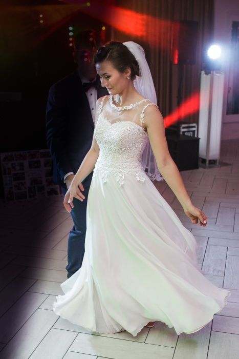 Suknia Ślubna, kolor: ecru, krój: litera A