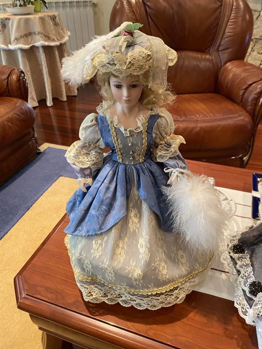 3 bonecas de porcelana