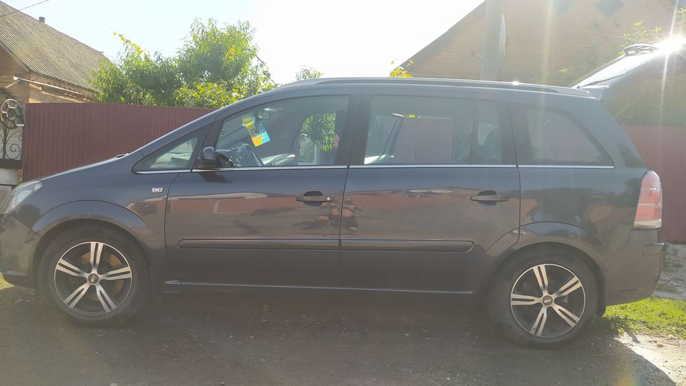 Продам авто опель зафіра б або обміняю на дешевше авто з вашою доплато