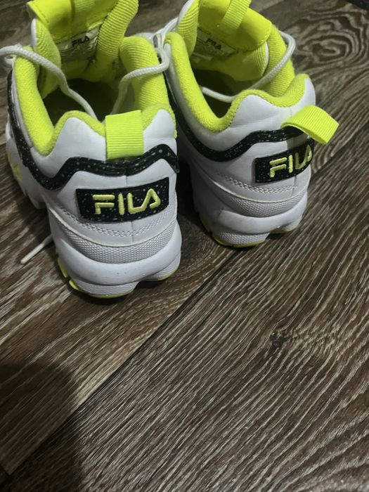 Продам кросівки fila