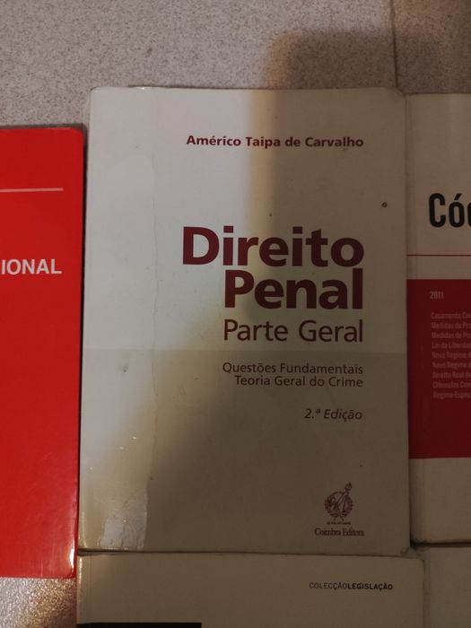Vários livros direito