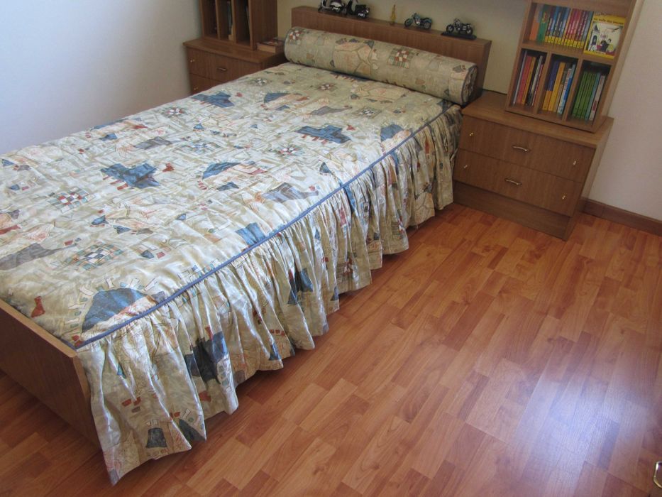 Mobília de quarto + colchão 2m