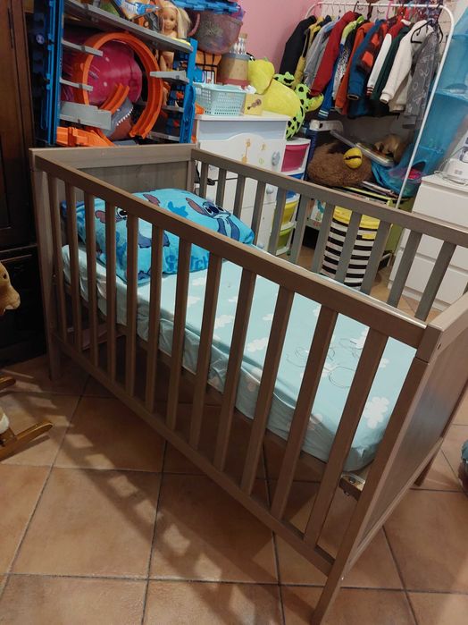 Berco e colchão ikea