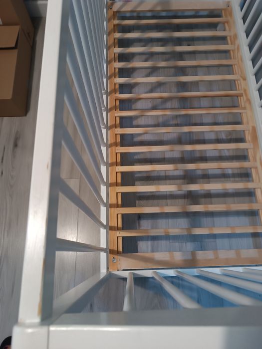 Łóżeczko dziecięce z materacem