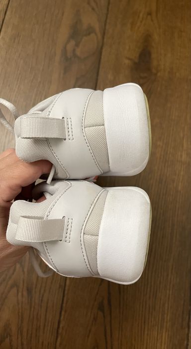 Nike Legend Essential damskie sneakersy 38