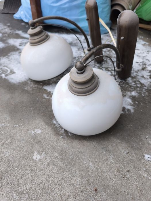 Kinkiety retro biale