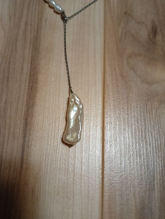 Колье из натурального жемчуга и серебра.