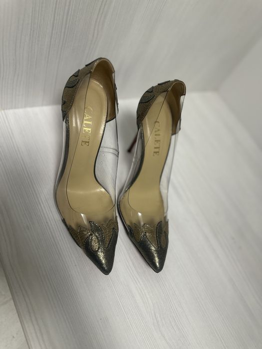 Нові туфлі золотого кольору з силіконом