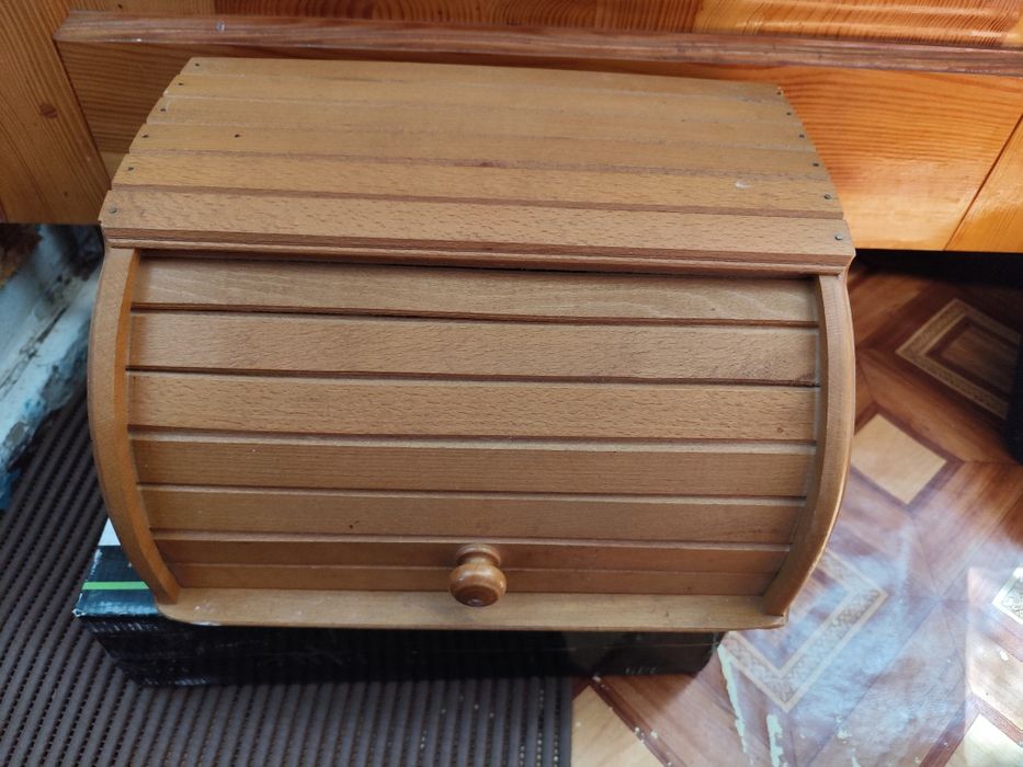 Продам хлебницу деревянную