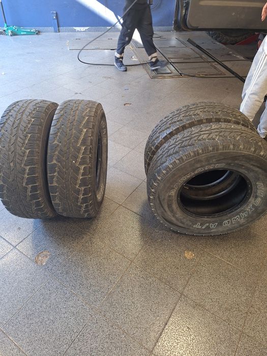 Peneus 31/10/50/R15 + jantes 15 terrano