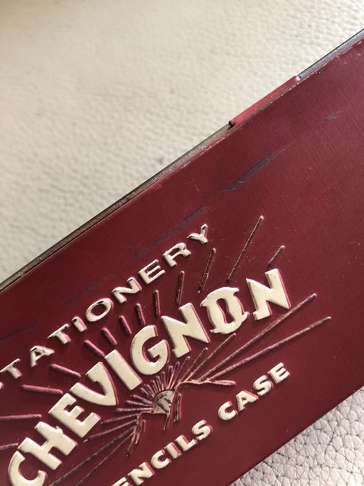Estojo antigo chevignon