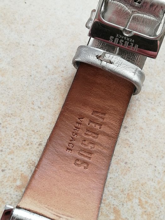 Женские часы Versus Versace.