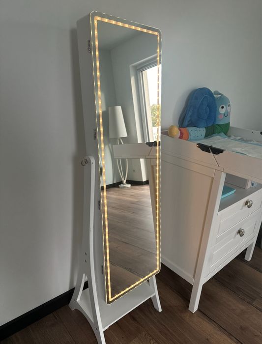 Toaletka lustro led stojące na biżuterię nowe