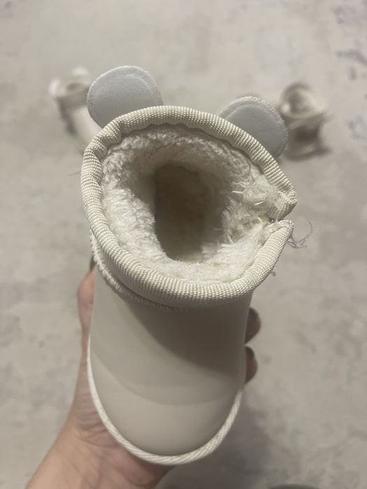 Зимові уги доя дівчинки