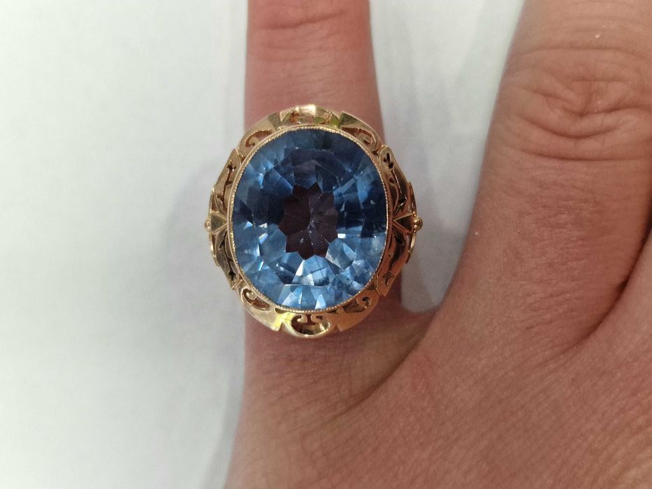Złoty pierścionek/ 585/ 8.35 gram/ R16/ Topaz/ XX wiek/ praca ręczna