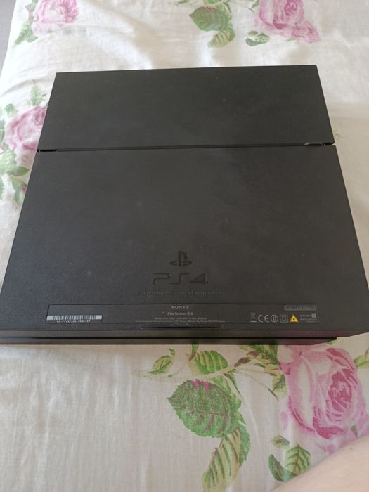 Konsola PS4 1TB + Pad  Dobry stan techniczny  Komplet