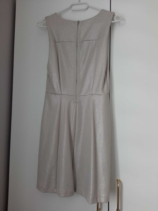 Sprzedam błyszczącą kremową sukienkę, H&M, rozmiar S