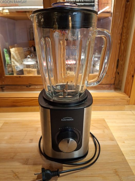 Liquidificador com copo em vidro