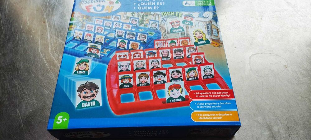 Jogo Quem é Quem  - HASBRO
