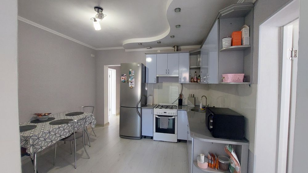 Продам 2-кімнатну квартиру. Вул.Коцюбинського,50.