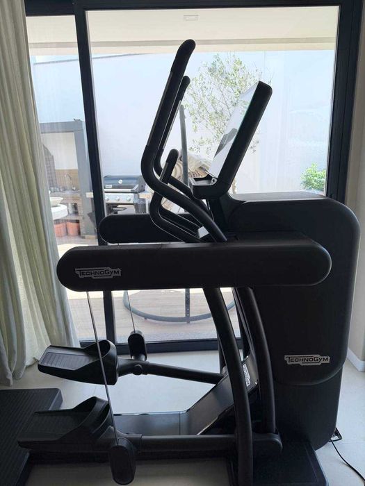 Technogym Artis Vario Live 16" | Como Novo | Fatura Original | 2024 Garantia