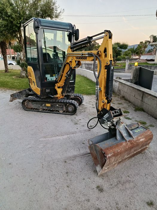 Máquina escavadora yanmar