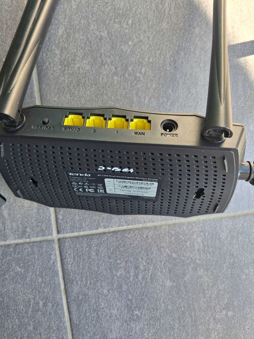 Router AC1200 Dual-band Gigabit Wireless Router