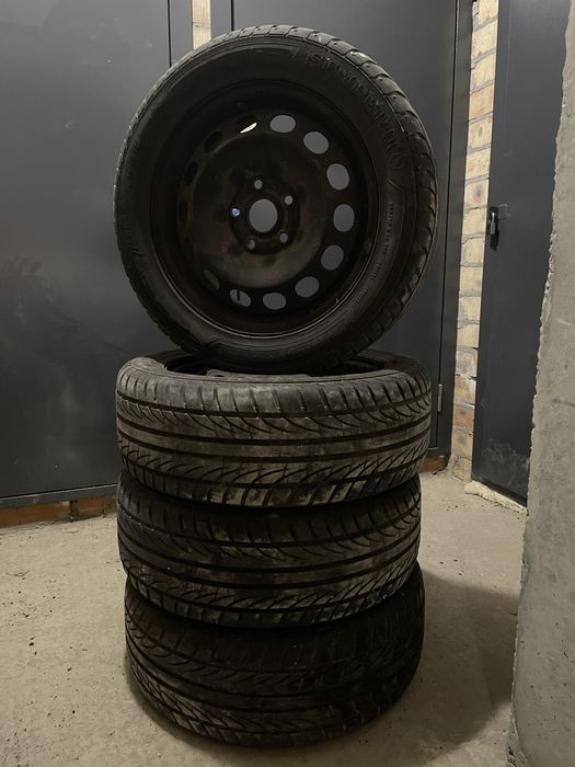 Продам комплект шин R16 Фольцваген Туран