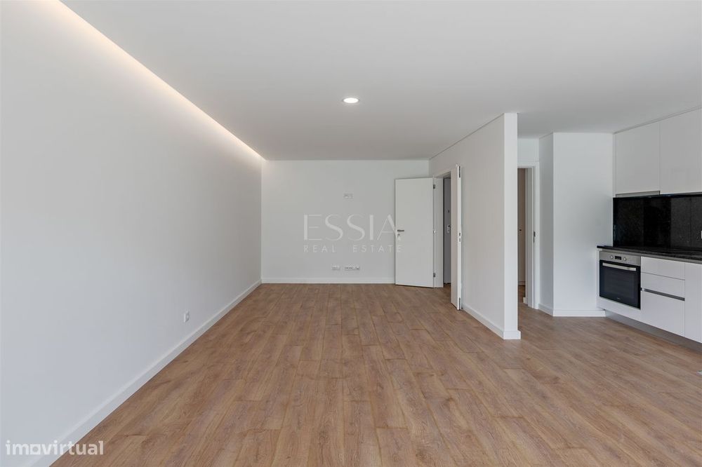 T3 Novo com Varanda, Lavandaria e Lugar Duplo de Garagem