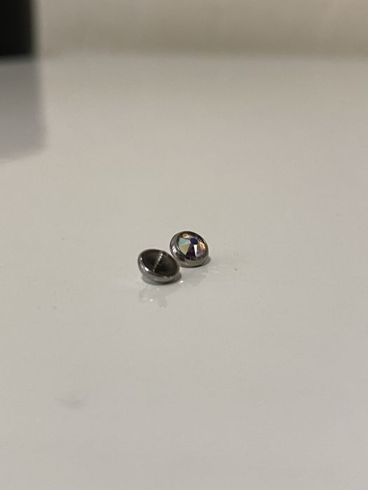 Накрутка титанова на лабрет/мікробермал хамелеон пірсинг